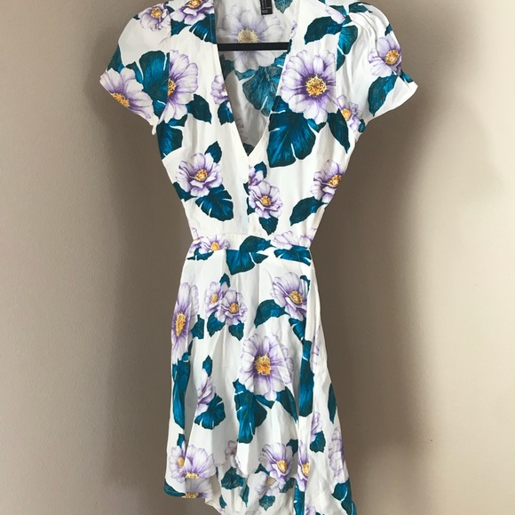 Forever 21 Dresses & Skirts - Forever 21 Hawaiian cutout mini dress